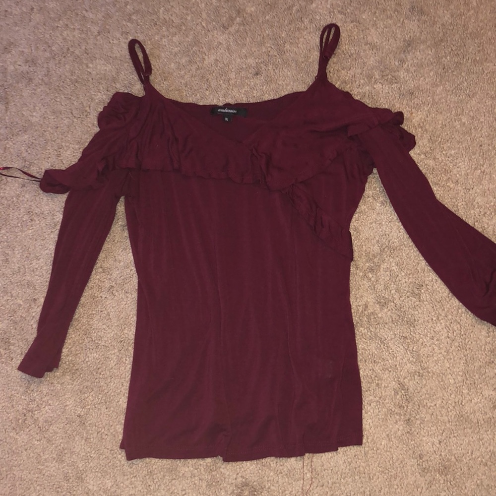 Off the shoulder, 3/4 length sleeve, maroon top!